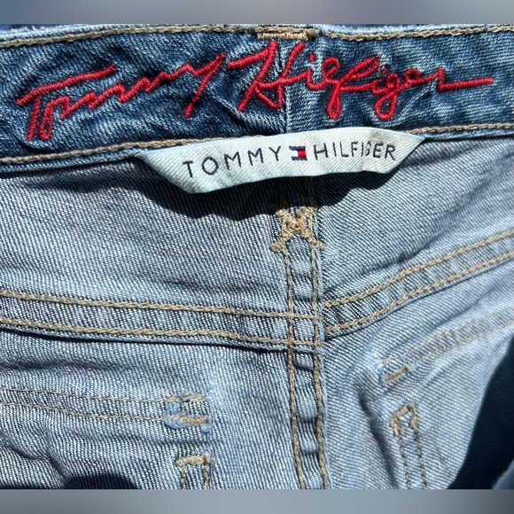 Tommy Hilfiger Classic Denim Jeans w/ Double Button Back Pockets, Size 4 - Picture 5 of 10